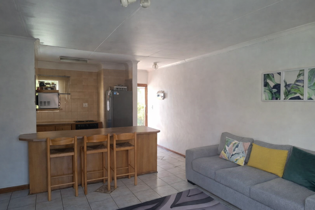 2 Bedroom Property for Sale in Langenhovenpark Free State